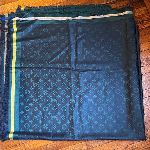 Louis Vuitton Accessories - Louis Vuitton vintage women's Green and Blue Scarf